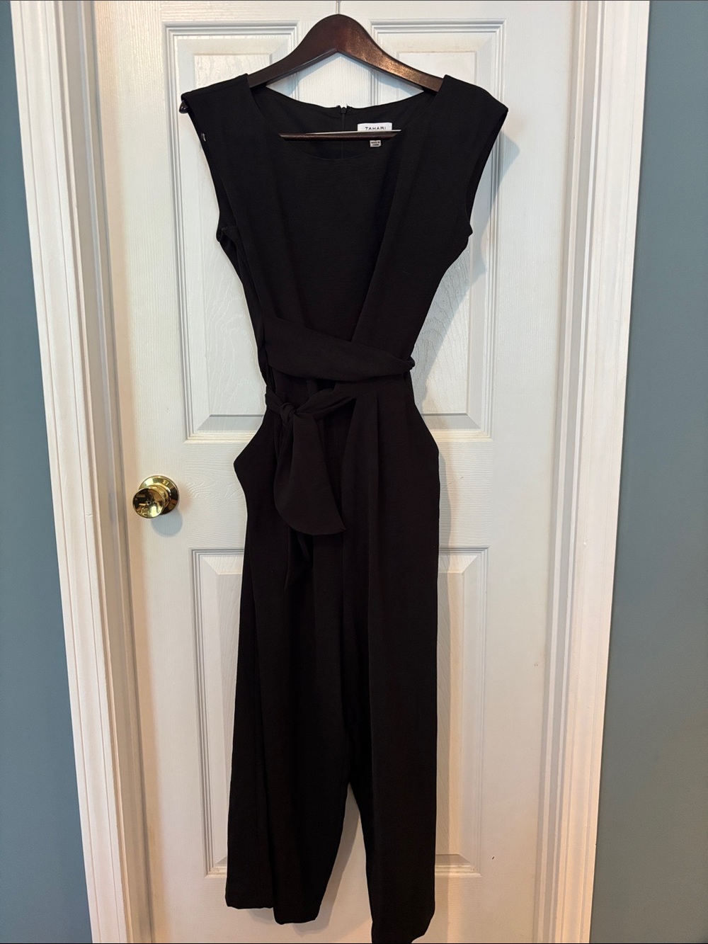 Beautiful Tahari lined Black Sleeveless Jumpsuit with Tie Waist and pockets!!